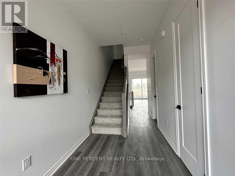 Photo 1 of 12 Beaverloch Drive, Thorold ON