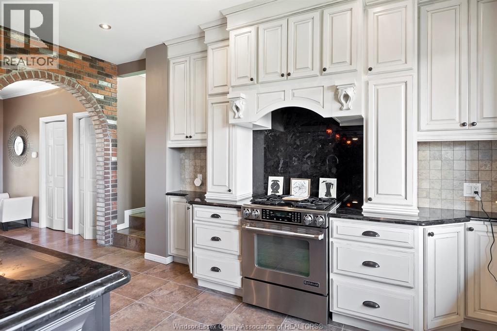 Photo 10 of 1690 Golfview Drive, Lasalle ON