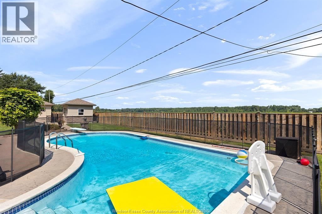 Photo 7 of 1690 Golfview Drive, Lasalle ON