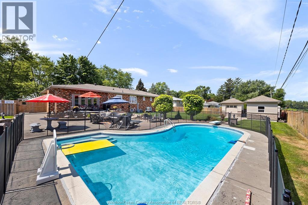 Photo 6 of 1690 Golfview Drive, Lasalle ON