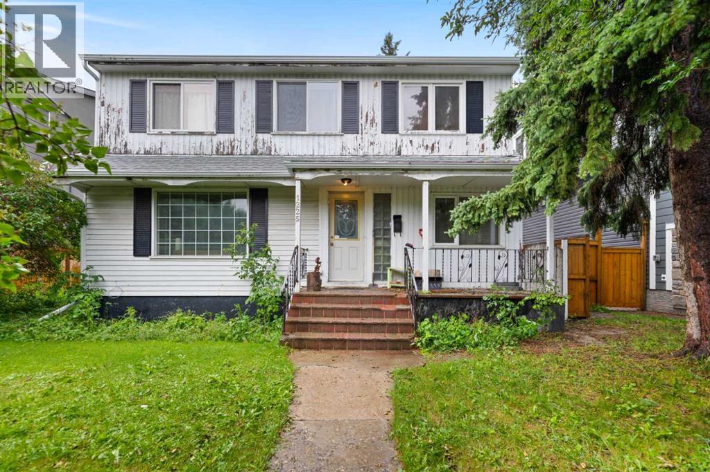 Single Family House for Sale in  Regal Crescent NE Renfrew Calgary 