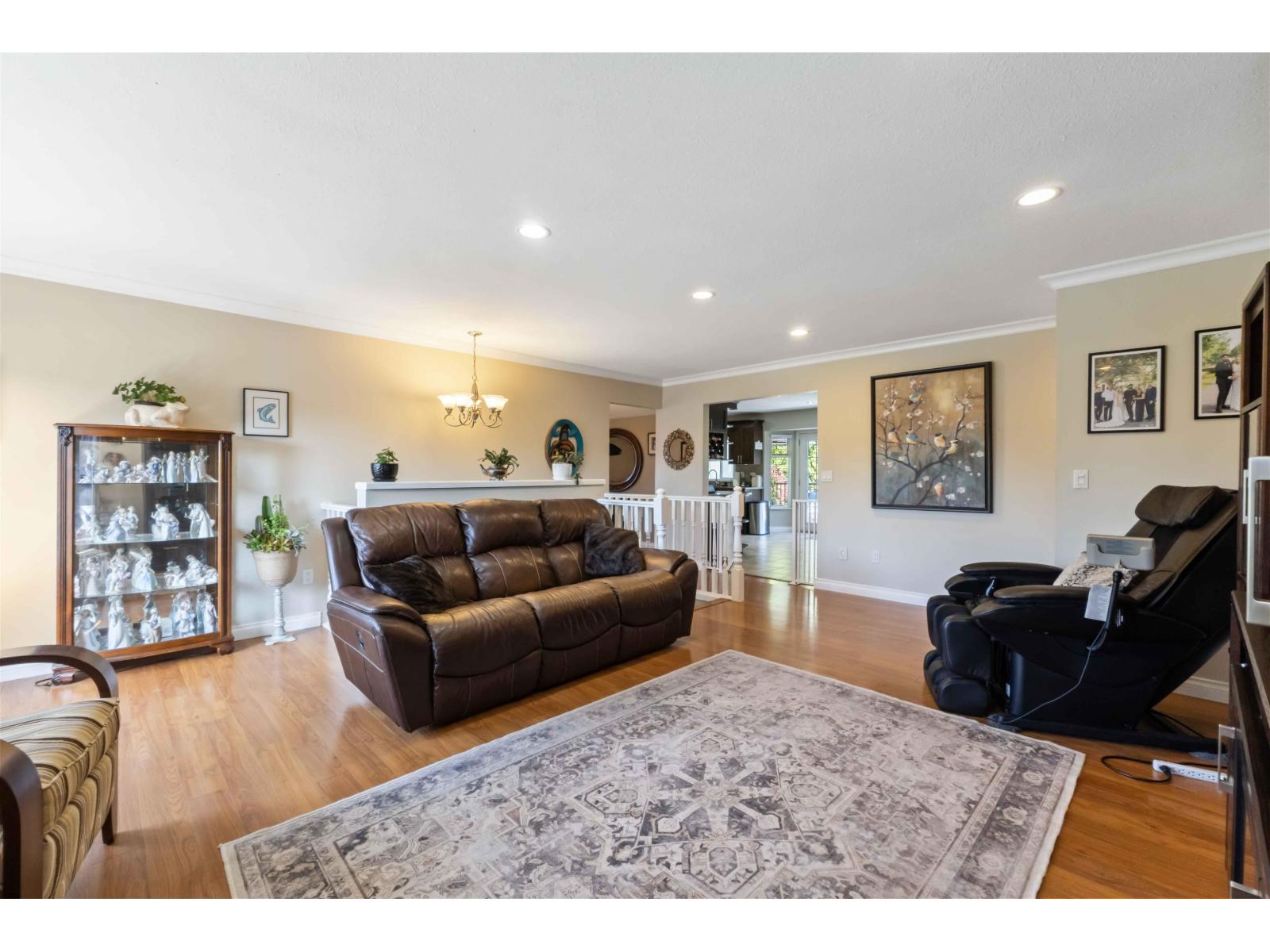 Photo 7 of 18843 61 A Avenue, Surrey BC