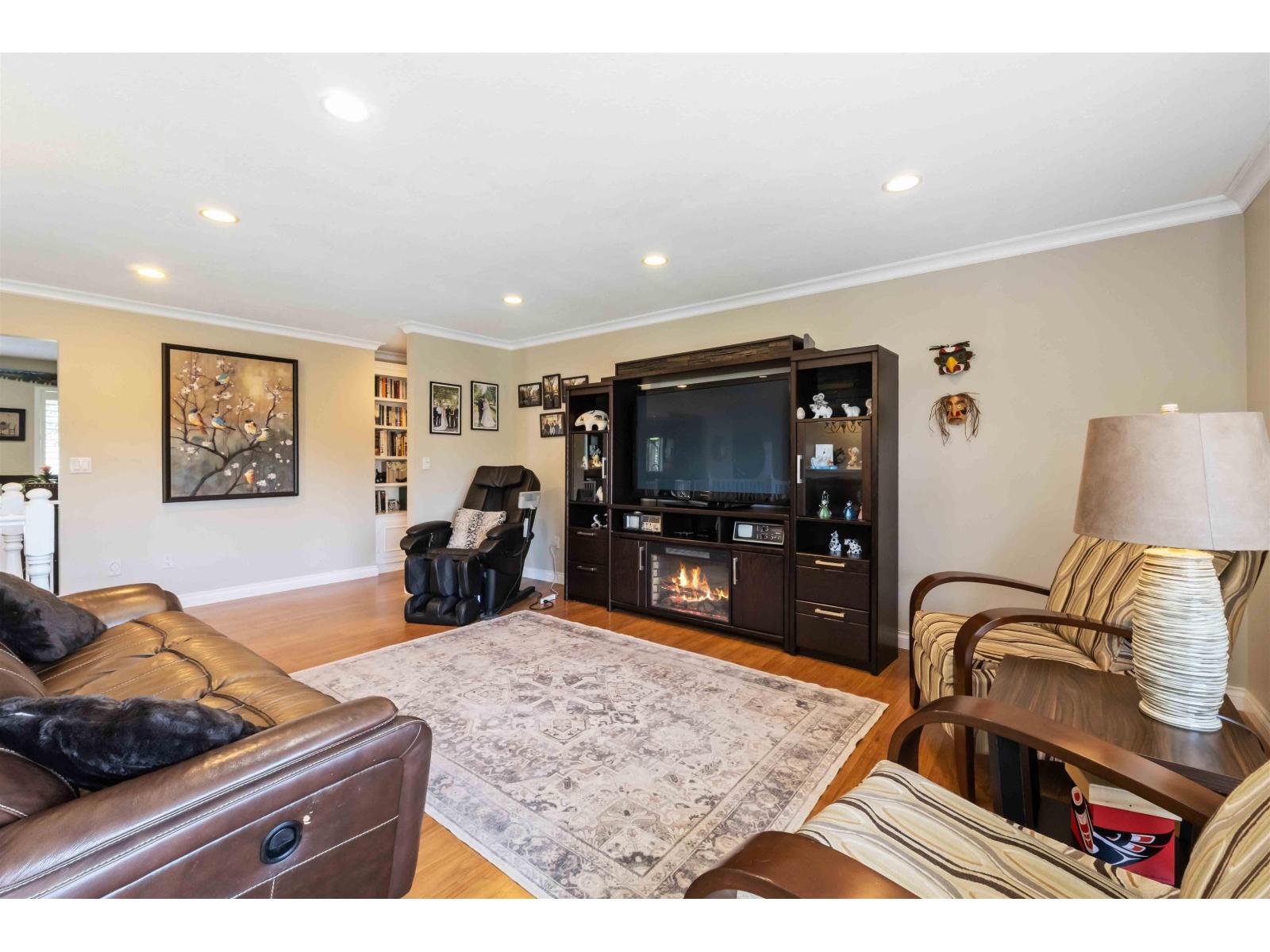 Photo 8 of 18843 61 A Avenue, Surrey BC
