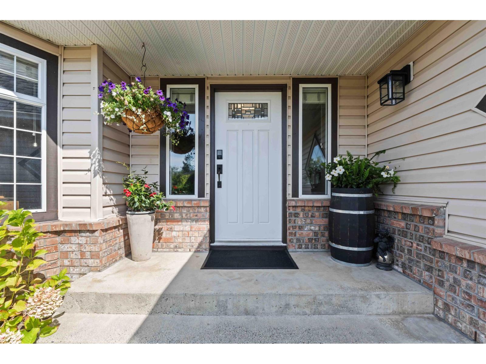Photo 4 of 18843 61 A Avenue, Surrey BC