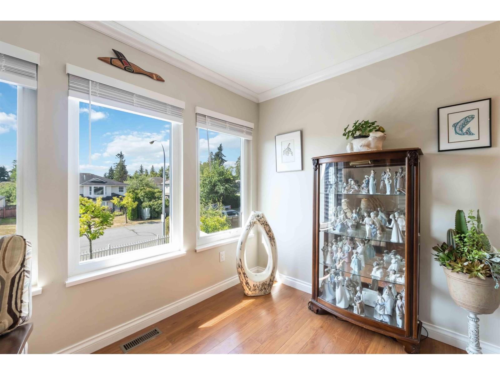 Photo 9 of 18843 61 A Avenue, Surrey BC