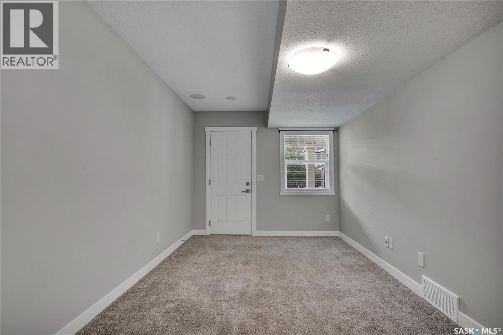 Photo 10 of 124 315 Dickson Crescent, Saskatoon SK