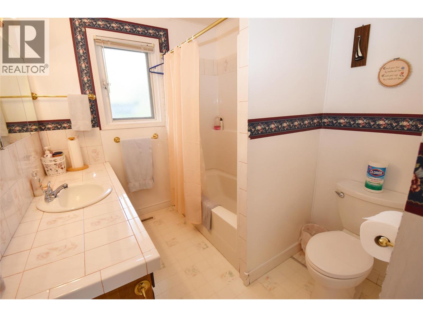 Photo 13 of 3415 35 Avenue, Vernon BC