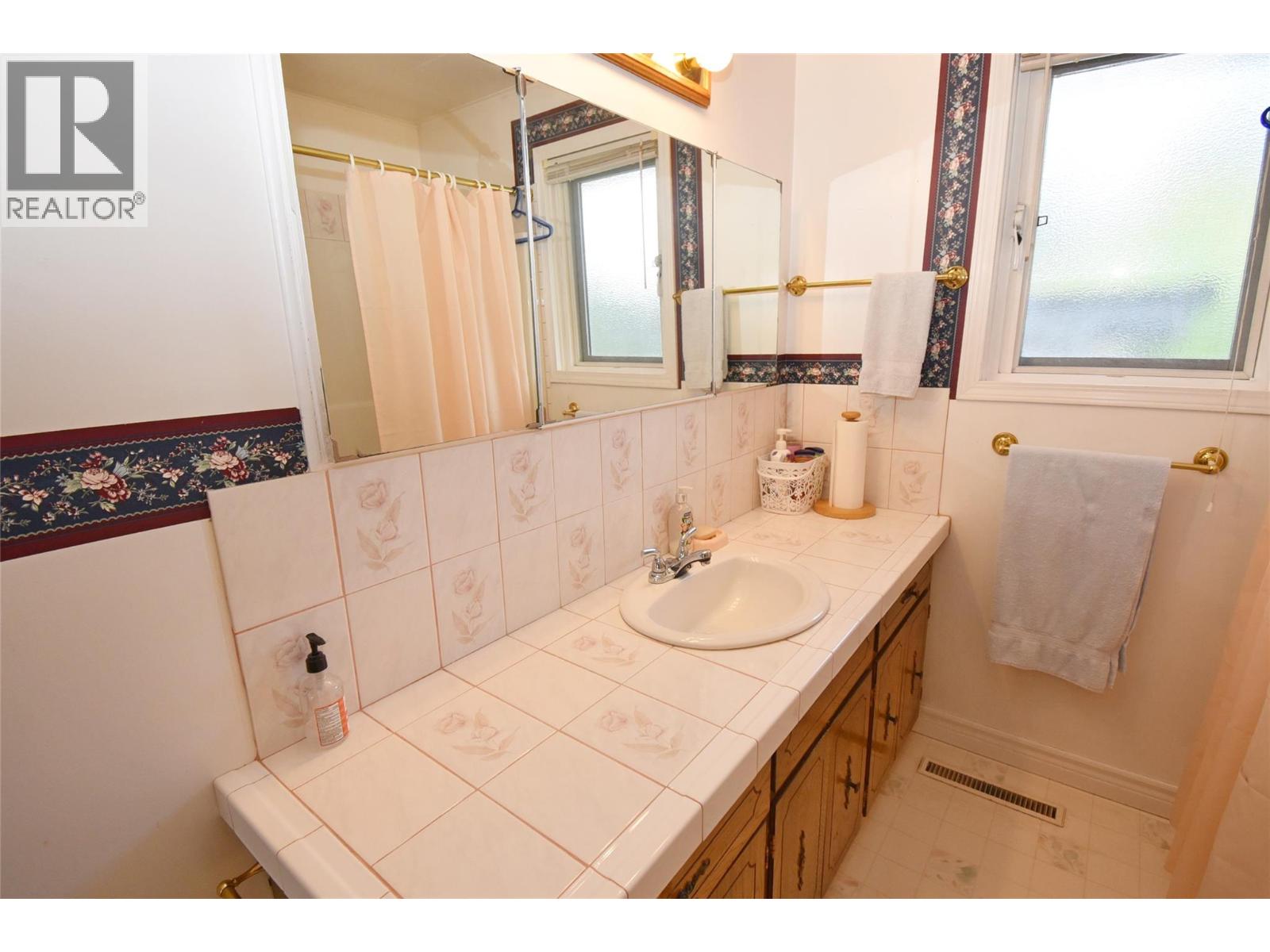 Photo 23 of 3415 35 Avenue, Vernon BC