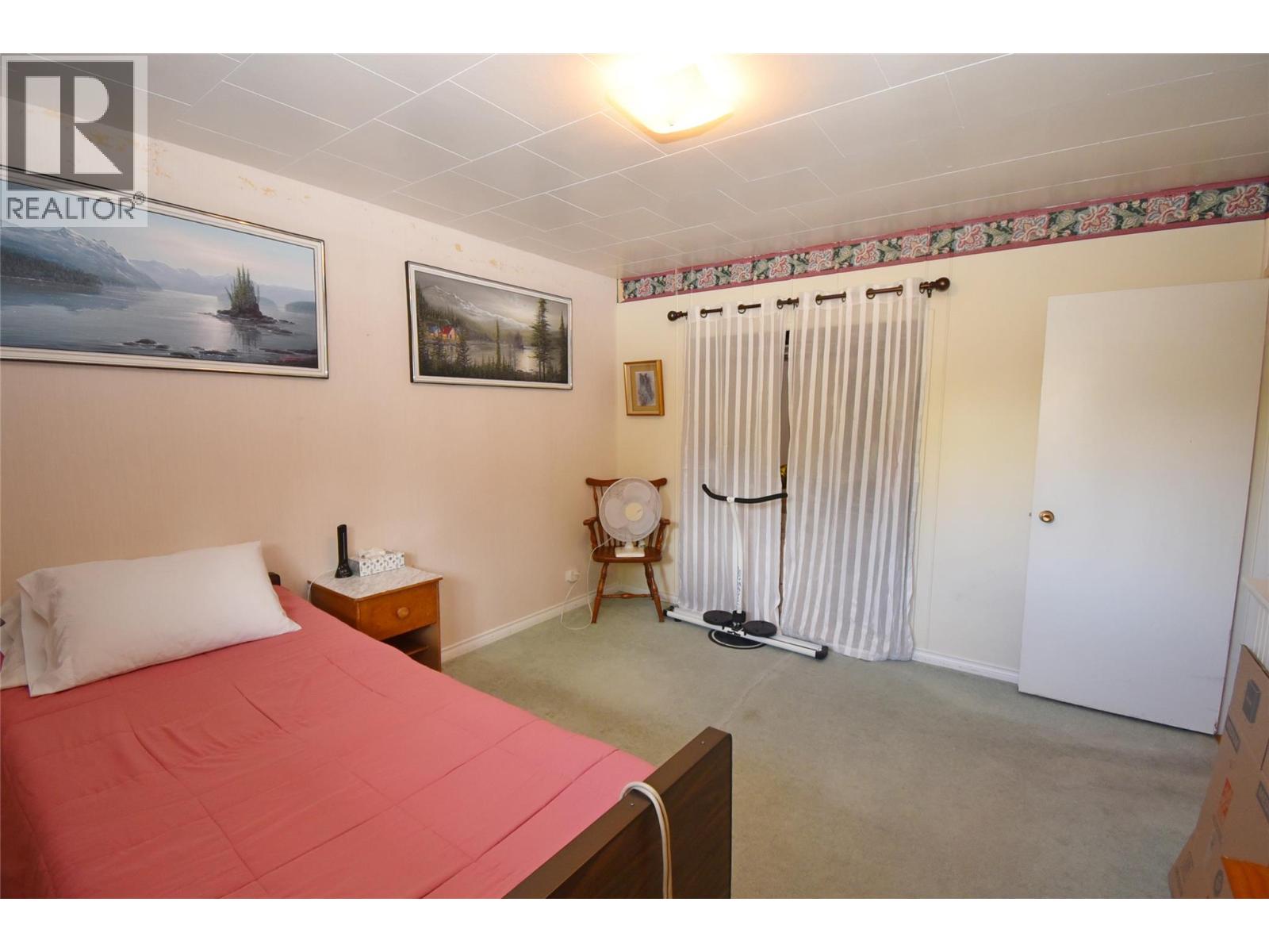 Photo 6 of 3415 35 Avenue, Vernon BC