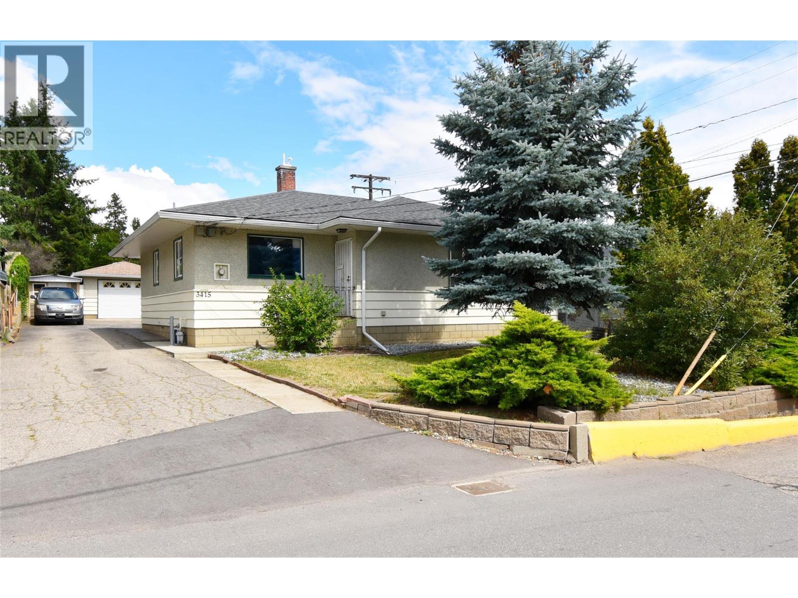 Photo 3 of 3415 35 Avenue, Vernon BC