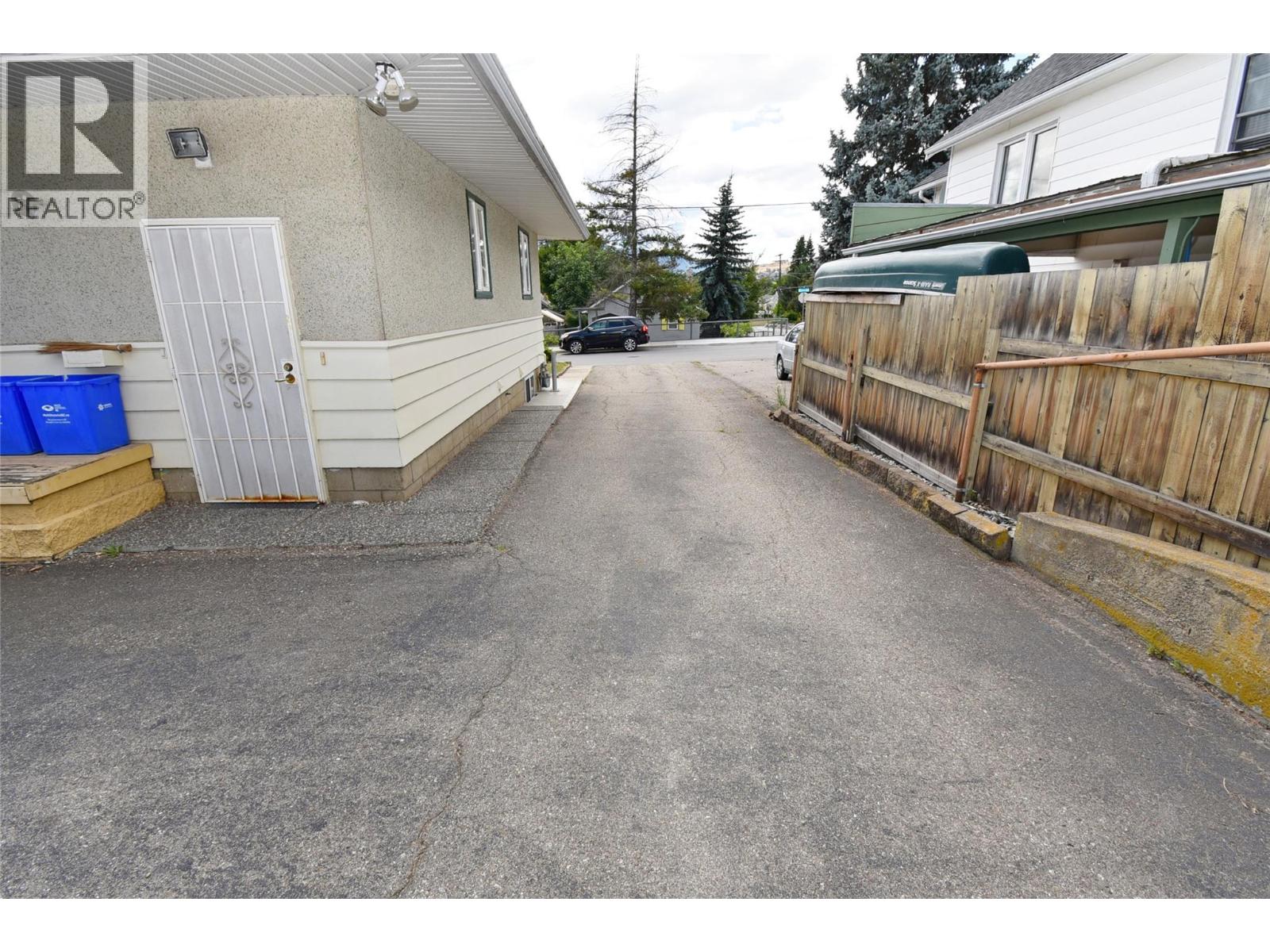 Photo 5 of 3415 35 Avenue, Vernon BC