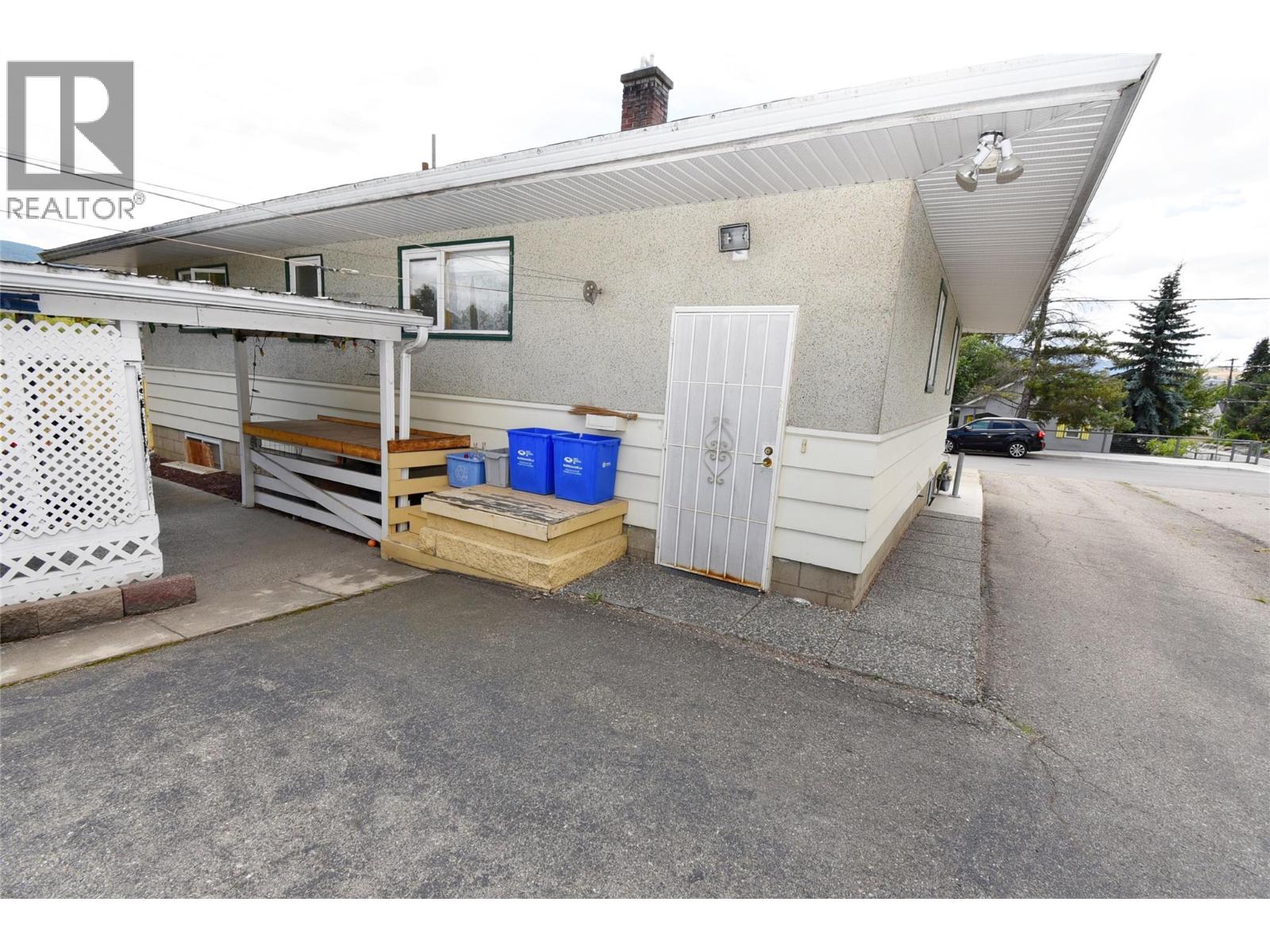 Photo 18 of 3415 35 Avenue, Vernon BC