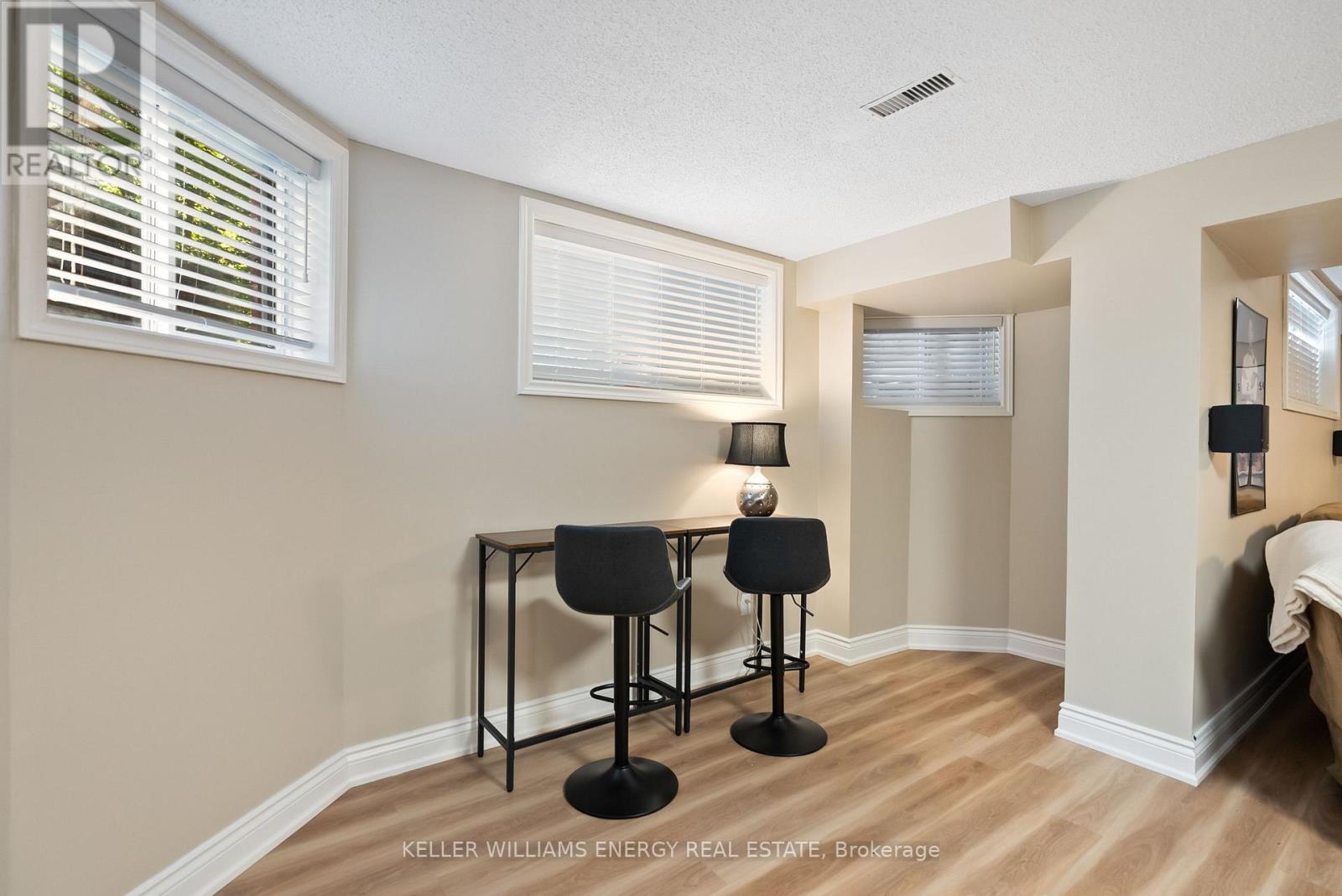 Photo 8 of 807 Regal Crescent, Pickering ON