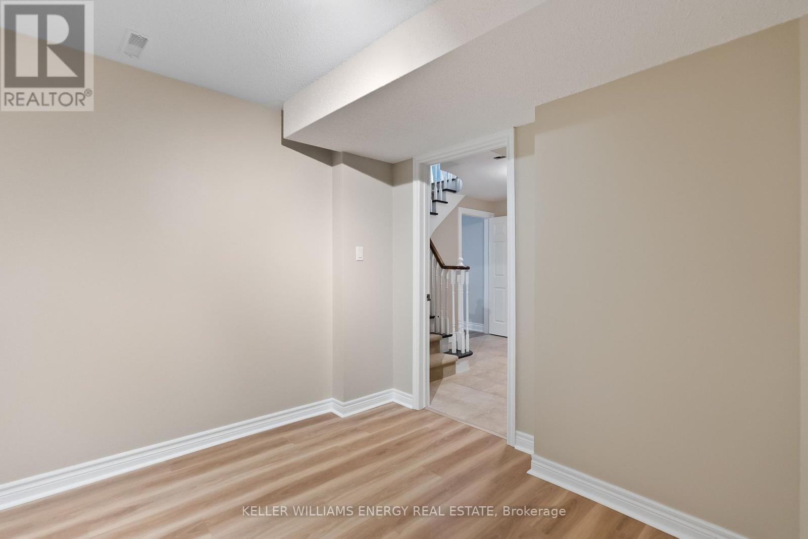 Photo 11 of 807 Regal Crescent, Pickering ON