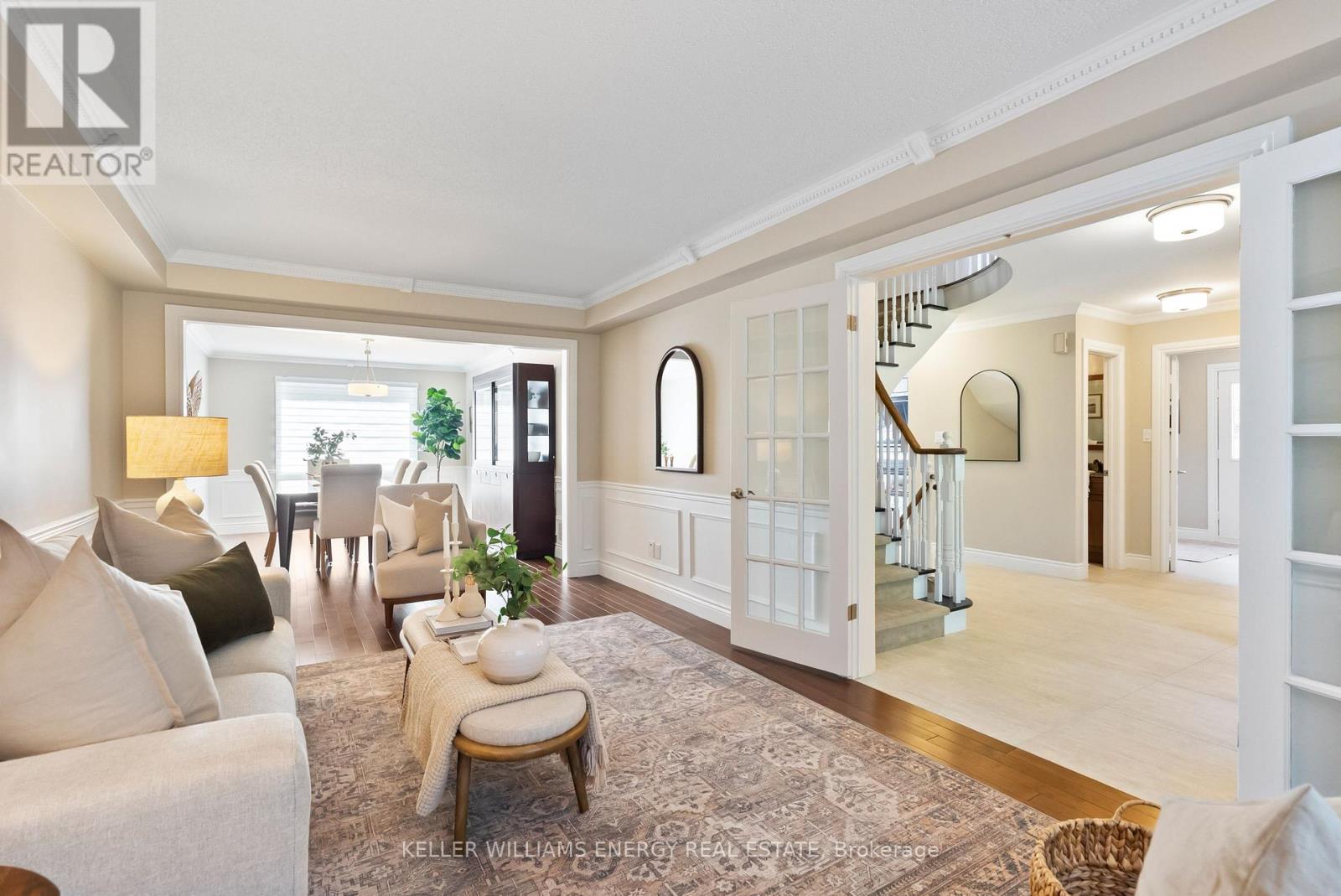 Photo 6 of 807 Regal Crescent, Pickering ON