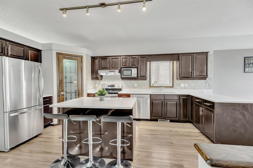 Photo 16 of 15 Farnsworth Crescent, Winnipeg MB
