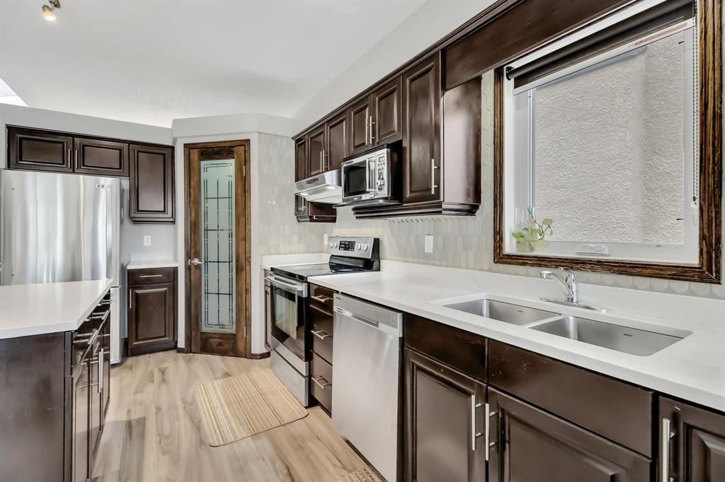 Photo 14 of 15 Farnsworth Crescent, Winnipeg MB
