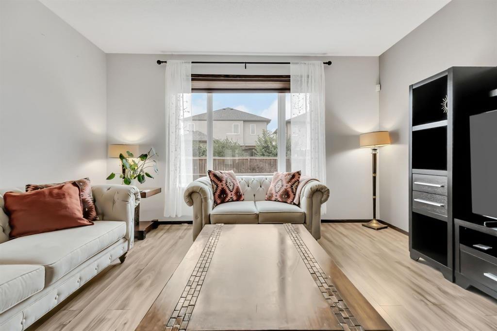 Photo 10 of 15 Farnsworth Crescent, Winnipeg MB