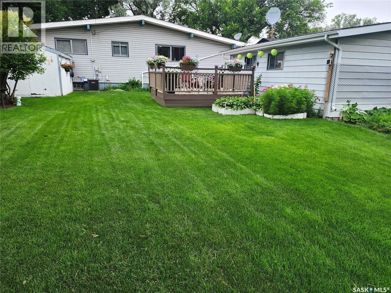 Photo 6 of 230 Vancouver Avenue N, Saskatoon SK
