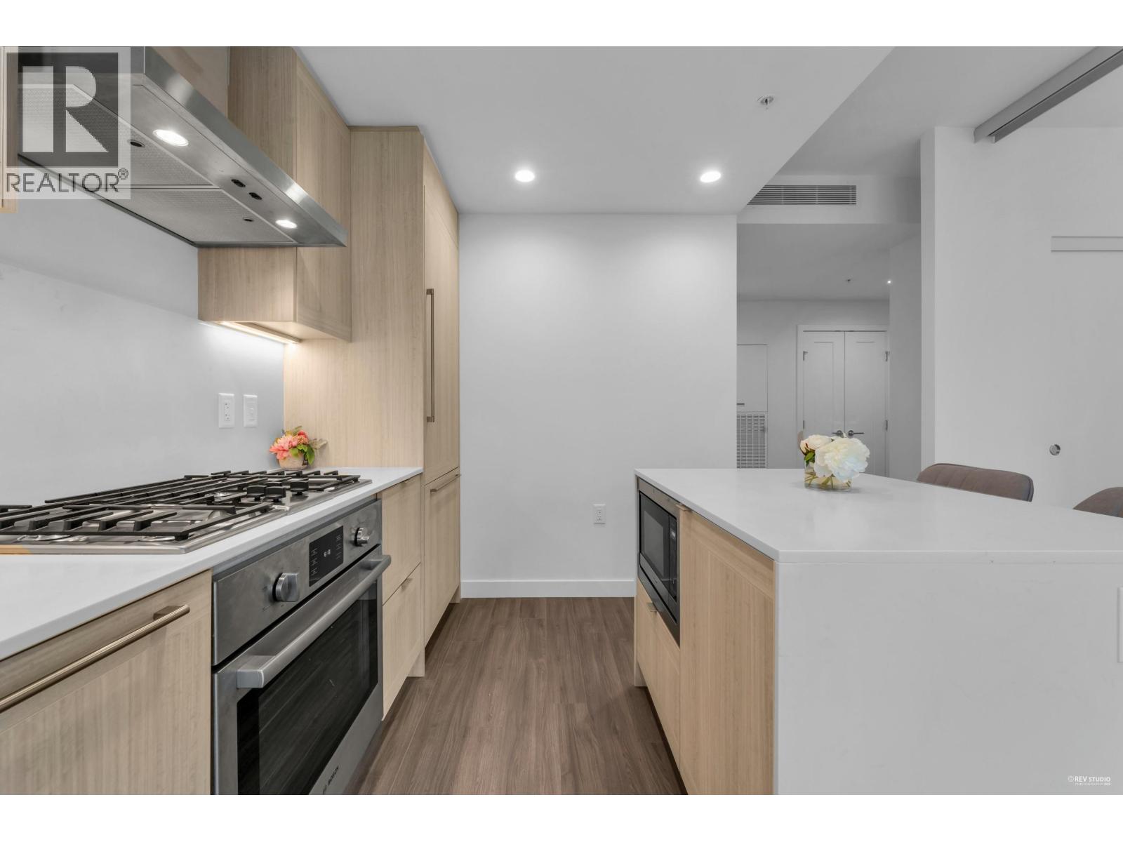 Photo 9 of 1807 2351 Beta Avenue, Burnaby BC