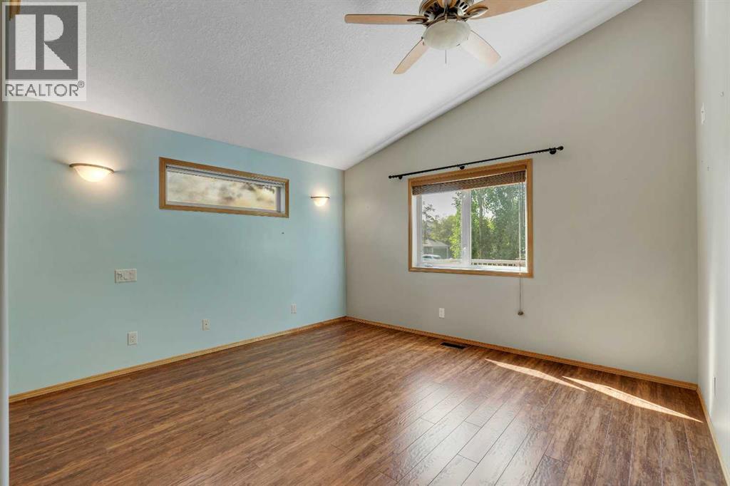Photo 34 of 106 Thornbird Way Se, Airdrie AB