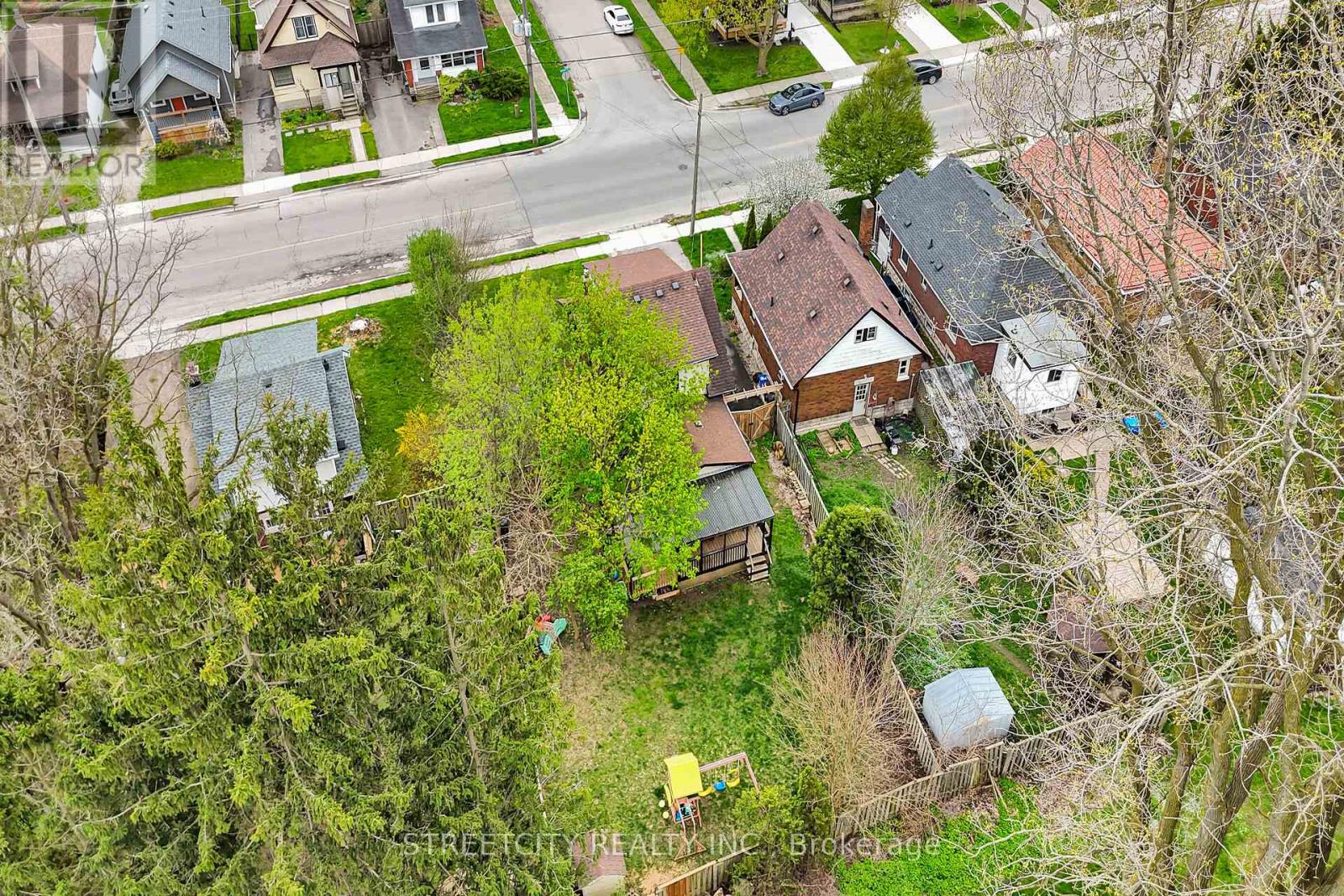 Photo 26 of 85 Springbank Drive, London South ON