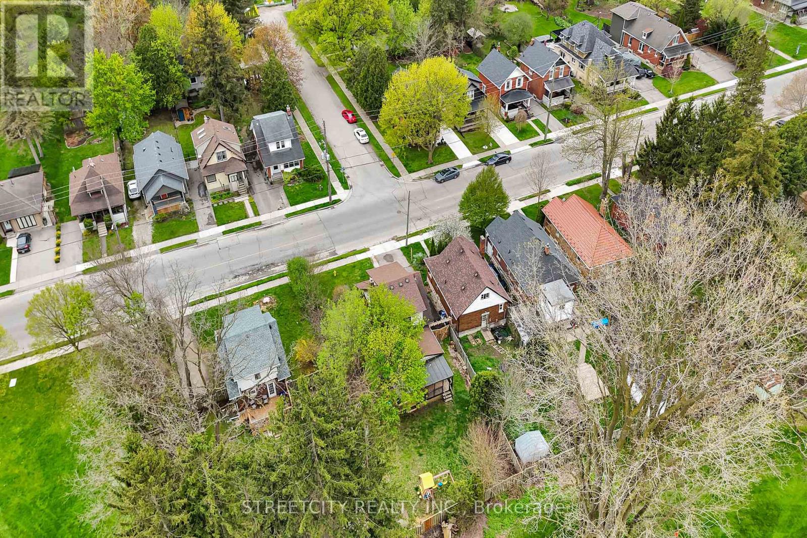Photo 27 of 85 Springbank Drive, London South ON