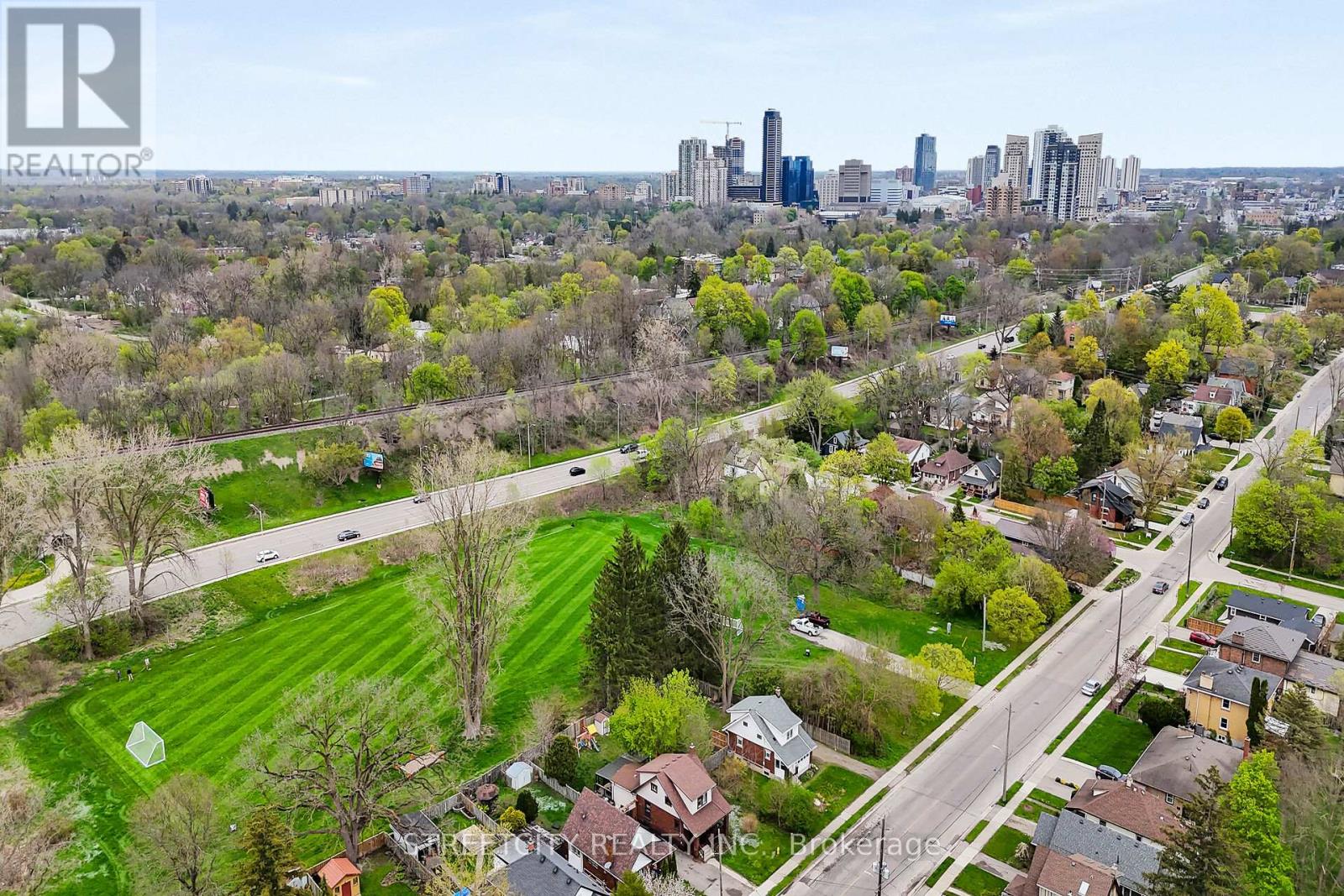 Photo 31 of 85 Springbank Drive, London South ON