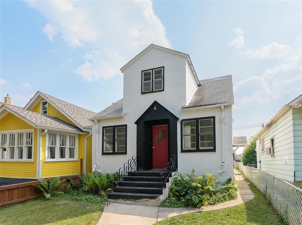 Photo 2 of 770 Stella Avenue, Winnipeg MB