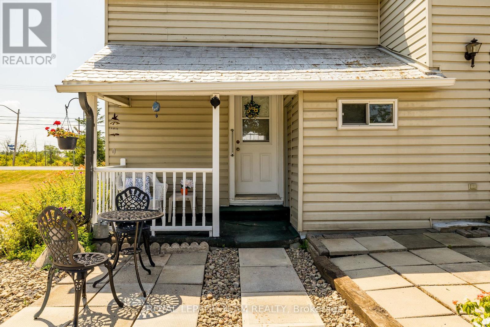 Photo 10 of 2106 Dunrobin Road, Ottawa ON