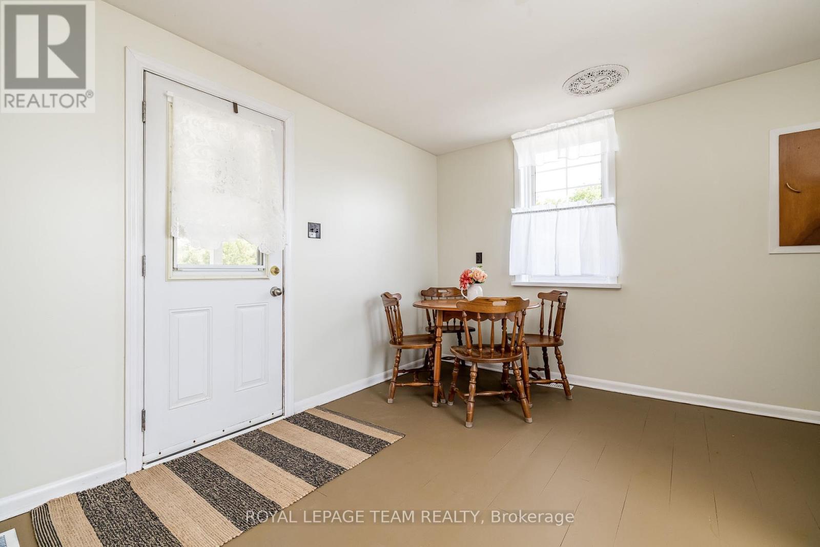 Photo 12 of 2106 Dunrobin Road, Ottawa ON
