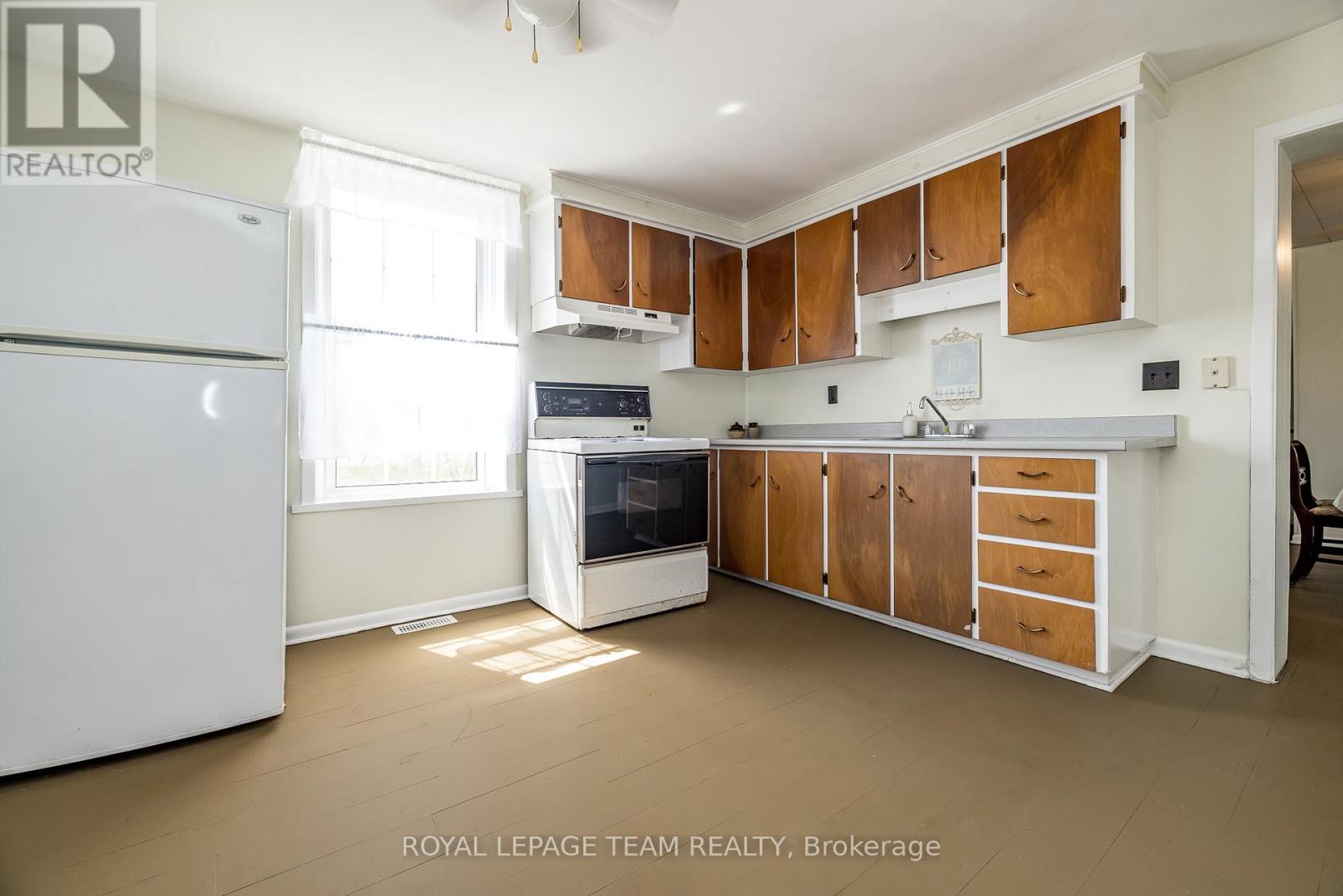 Photo 13 of 2106 Dunrobin Road, Ottawa ON