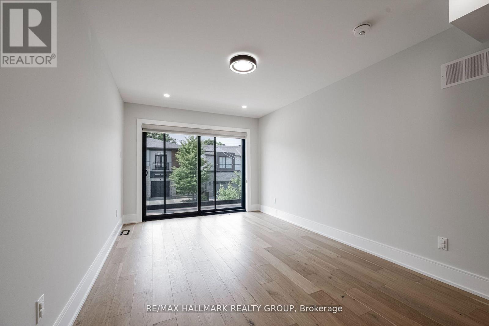 Photo 9 of 185 A Carleton Avenue, Ottawa ON