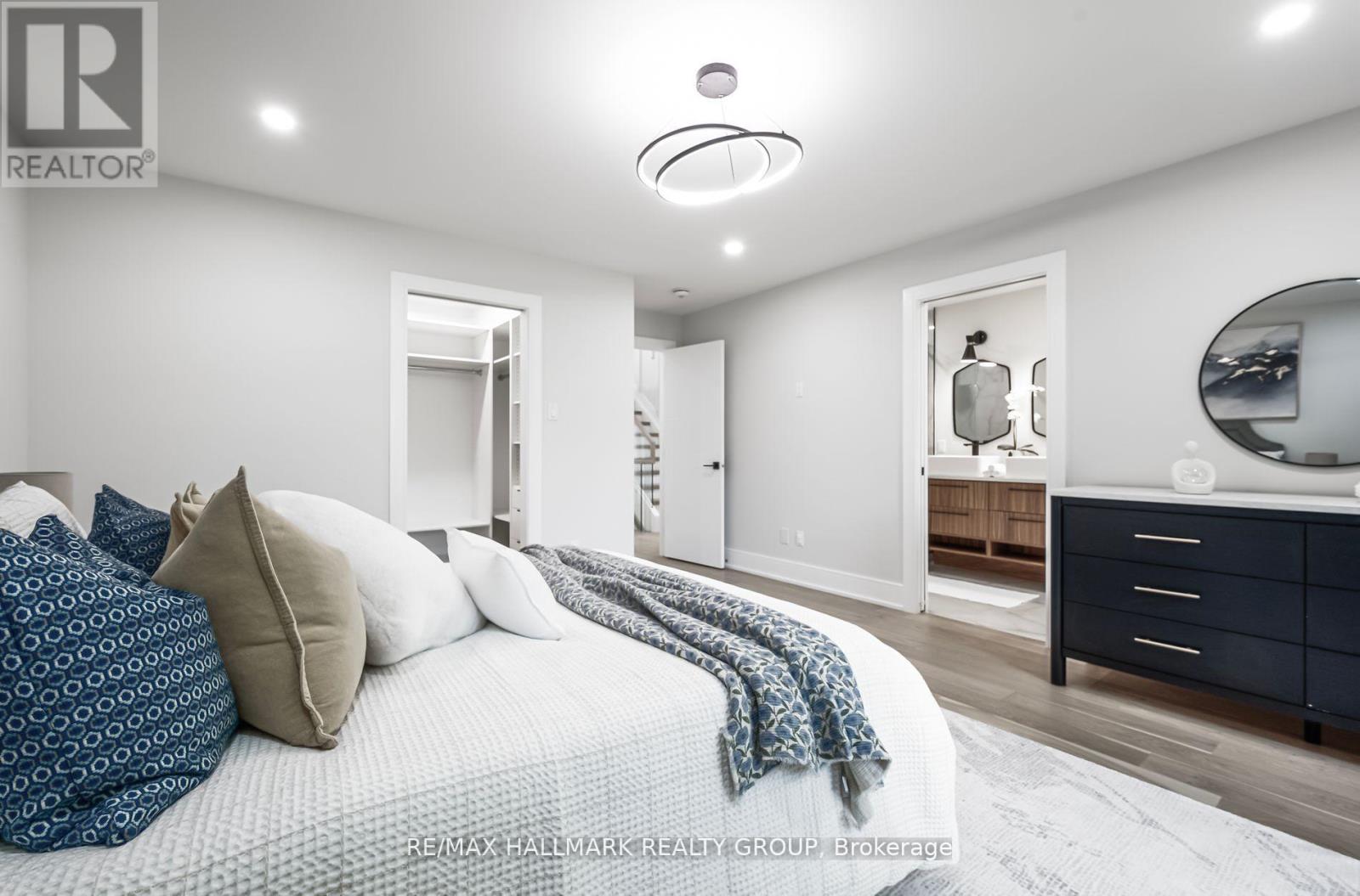 Photo 3 of 185 A Carleton Avenue, Ottawa ON