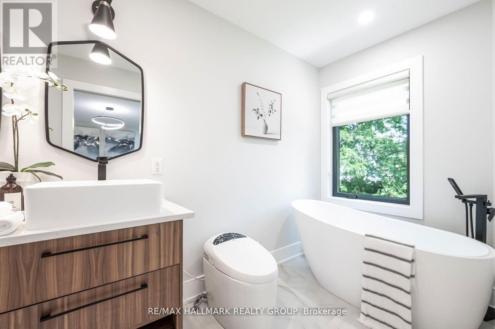 Photo 38 of 185 A Carleton Avenue, Ottawa ON