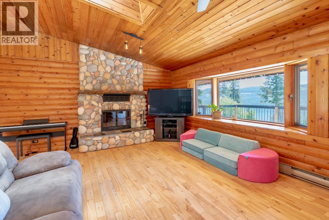  5302 Meadow Creek Crescent, Celista
