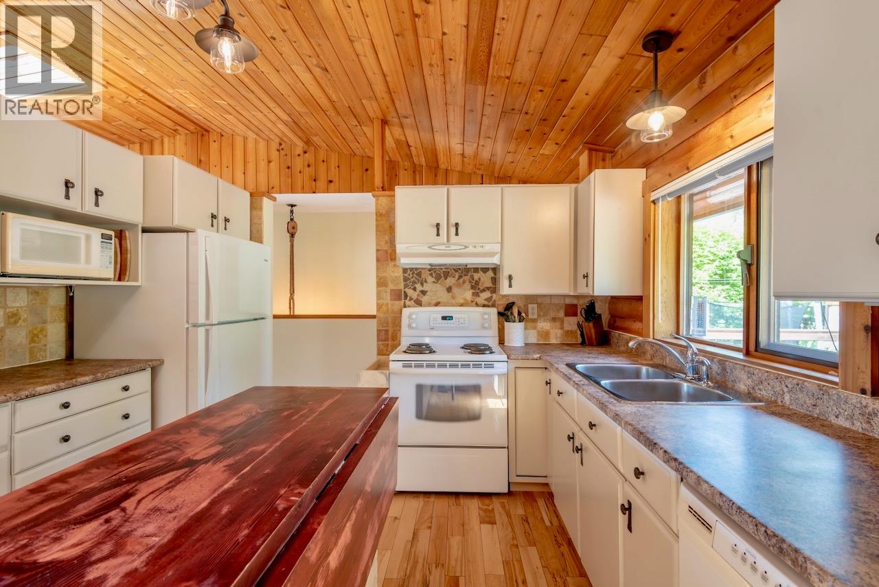  5302 Meadow Creek Crescent, Celista