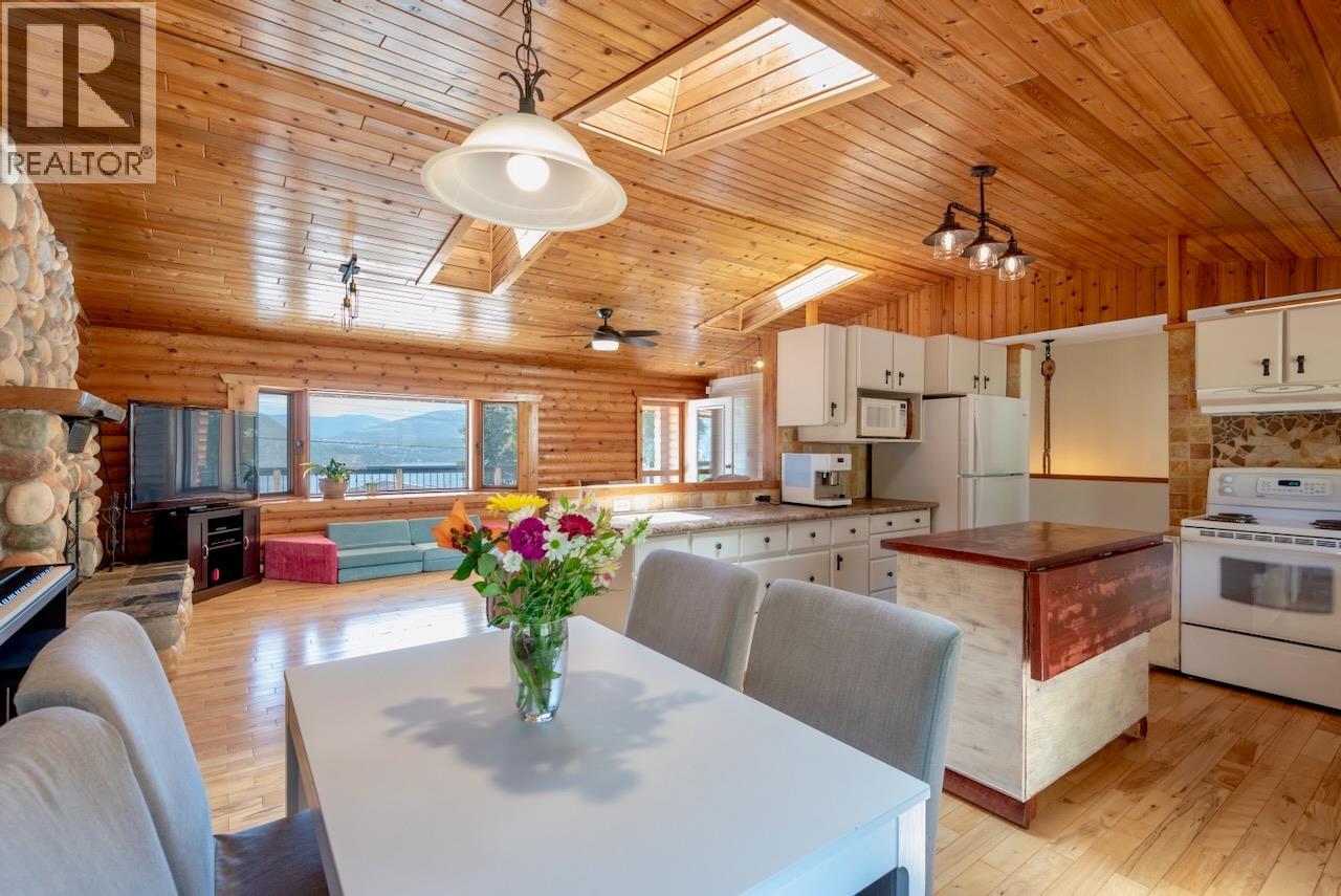  5302 Meadow Creek Crescent, Celista