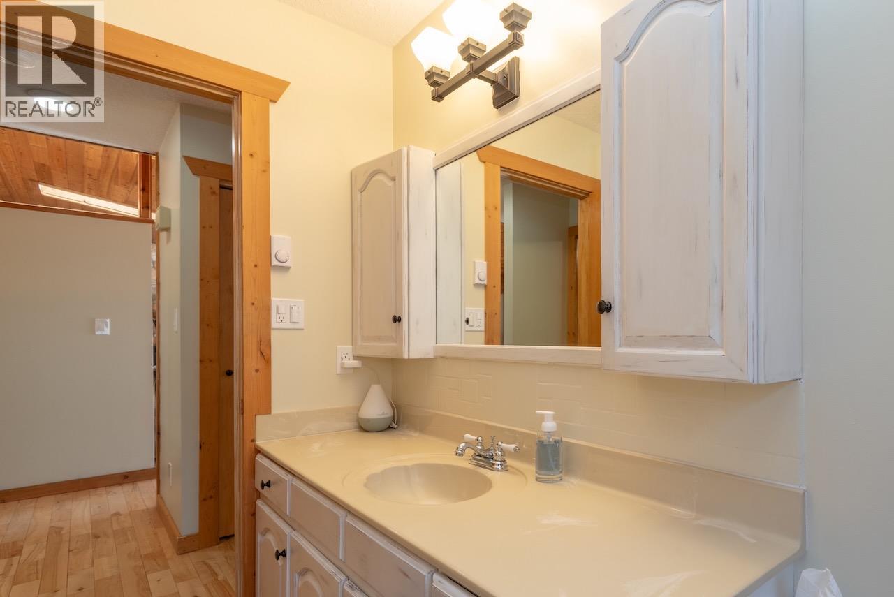  5302 Meadow Creek Crescent, Celista