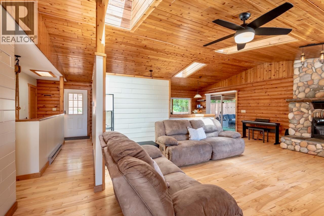  5302 Meadow Creek Crescent, Celista