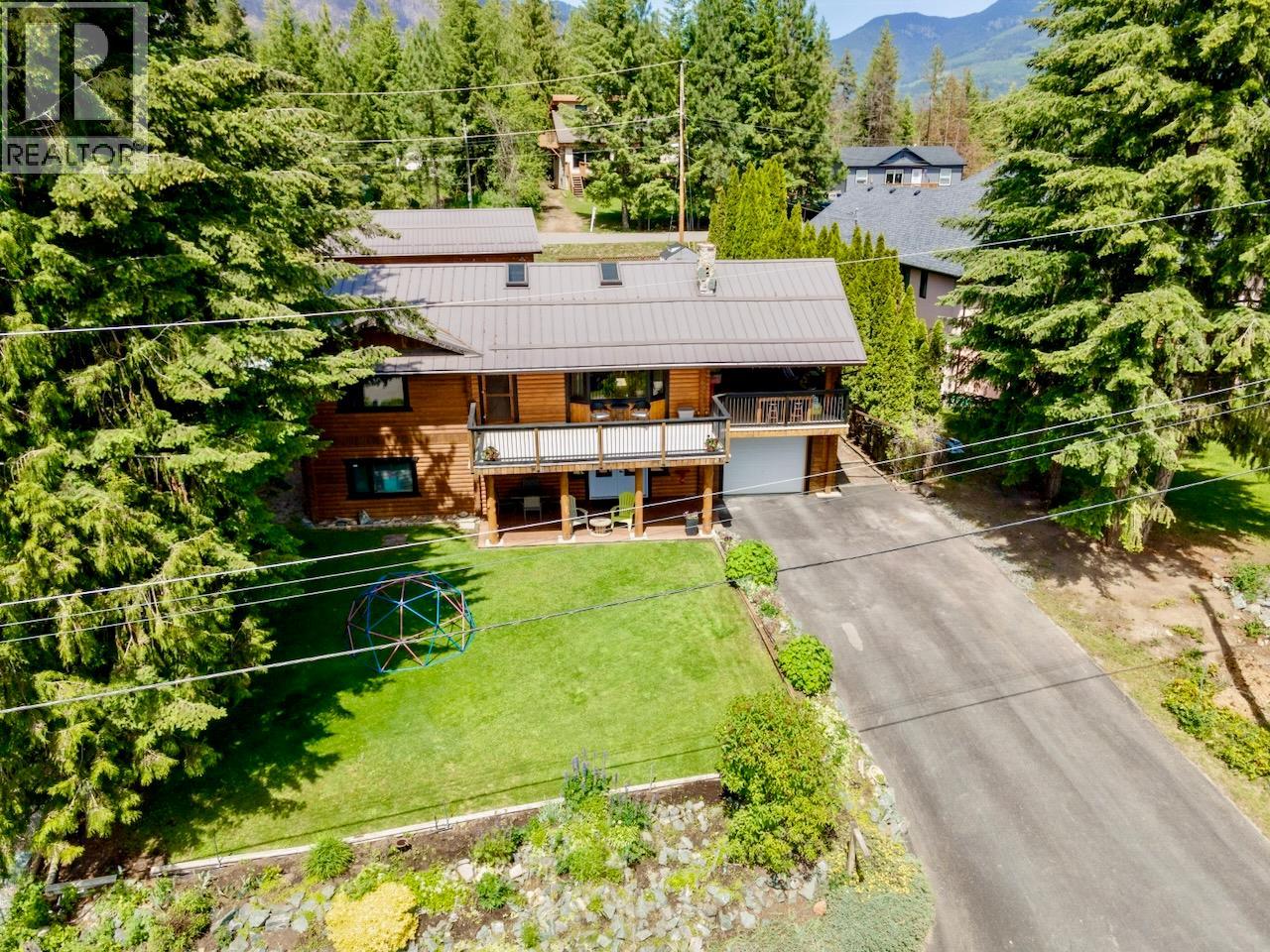  5302 Meadow Creek Crescent, Celista