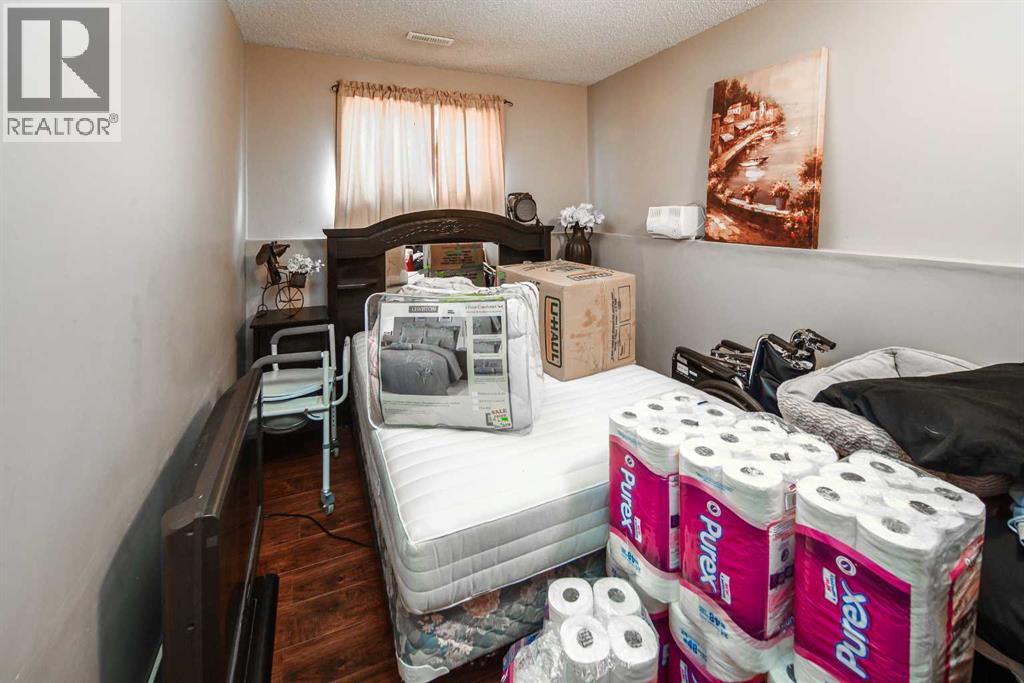 Photo 4 of 262057 Poplar Hill Drive, Rural Rocky View County AB