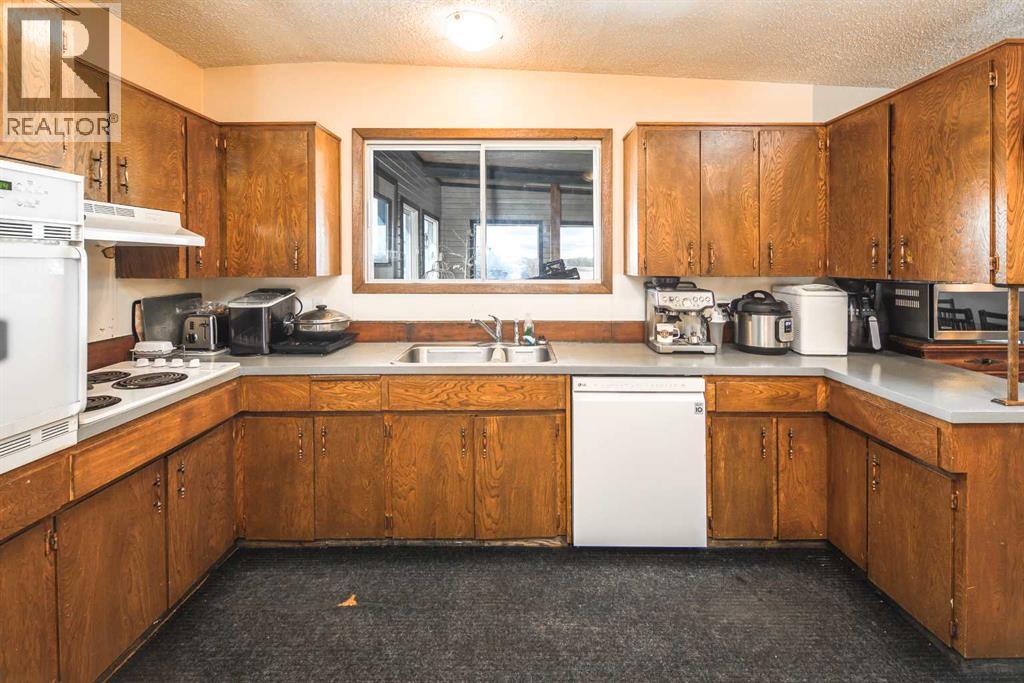 Photo 11 of 262057 Poplar Hill Drive, Rural Rocky View County AB