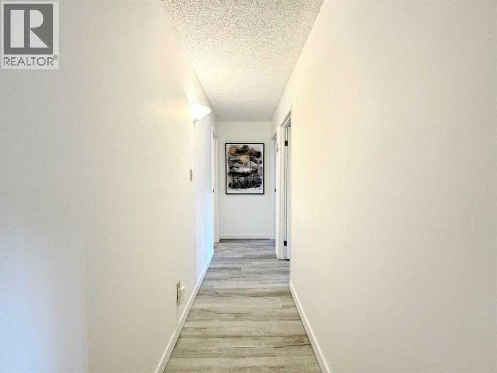Single Family House for Sale in   Southampton Drive SW Southwood Calgary 
