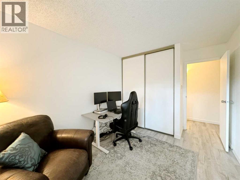 Single Family House for Sale in   Southampton Drive SW Southwood Calgary 