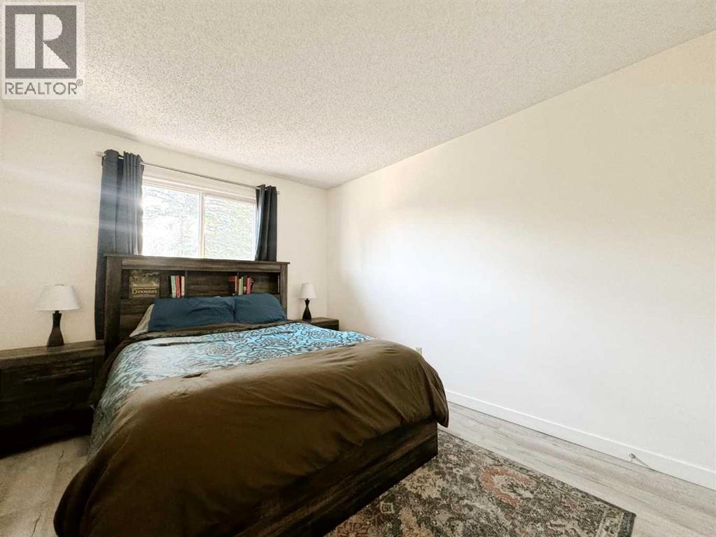 Single Family House for Sale in   Southampton Drive SW Southwood Calgary 
