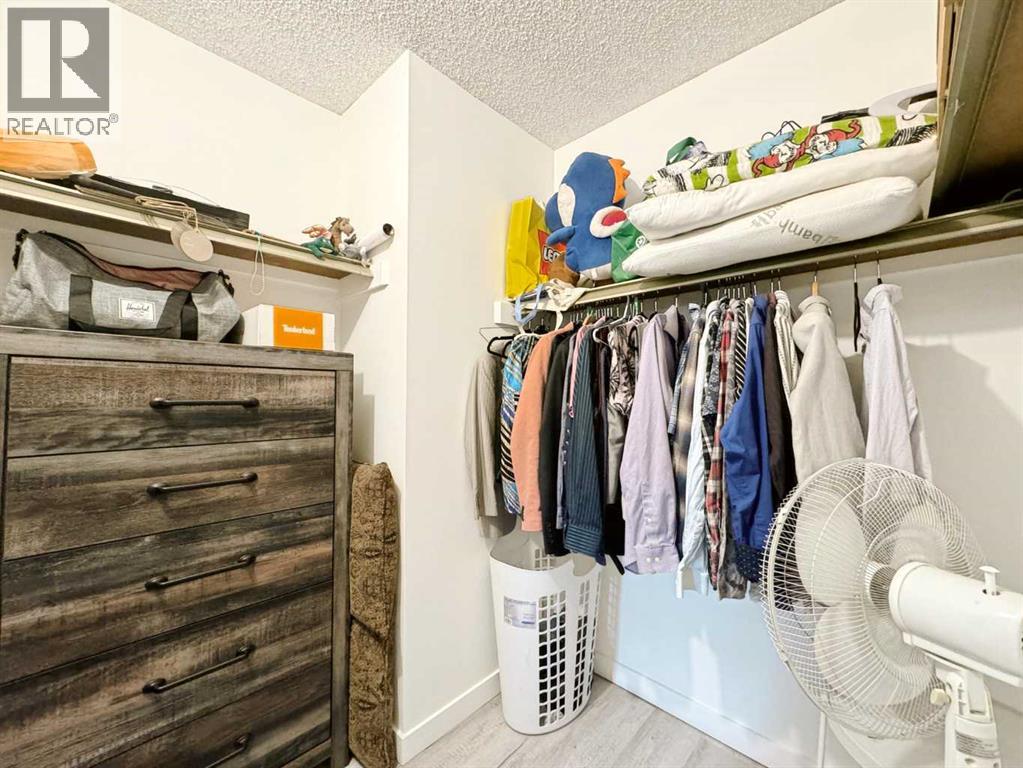 Single Family House for Sale in   Southampton Drive SW Southwood Calgary 