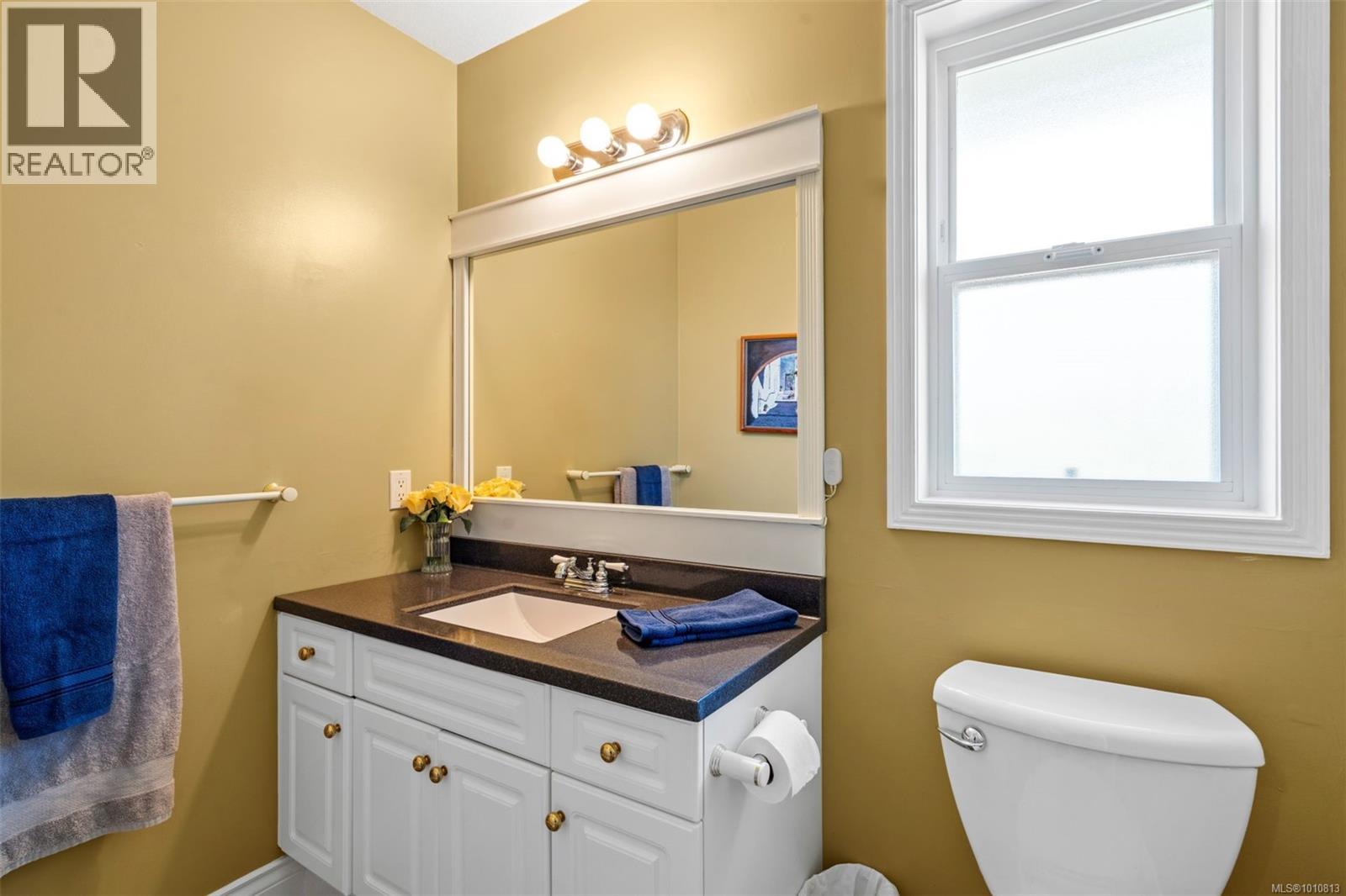 Photo 9 of 514 Country Club Dr, Qualicum Beach BC