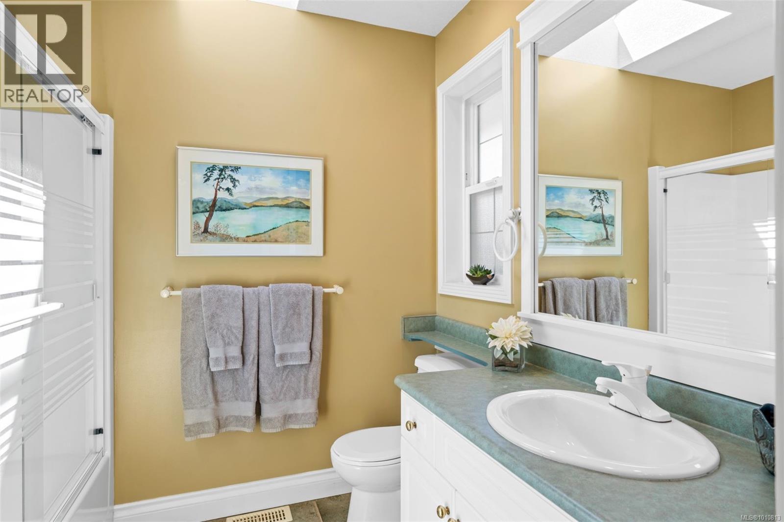 Photo 18 of 514 Country Club Dr, Qualicum Beach BC