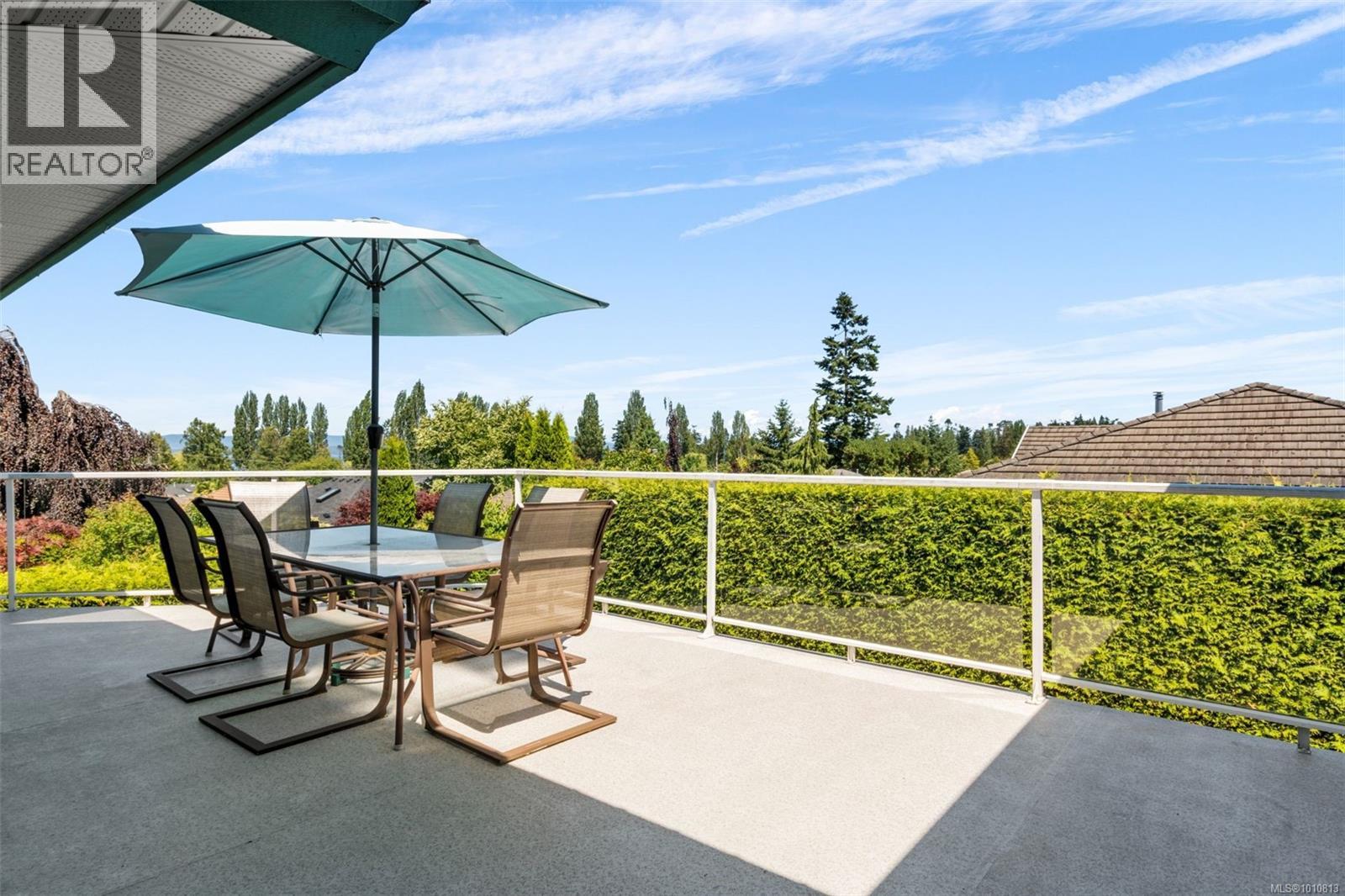 Photo 12 of 514 Country Club Dr, Qualicum Beach BC